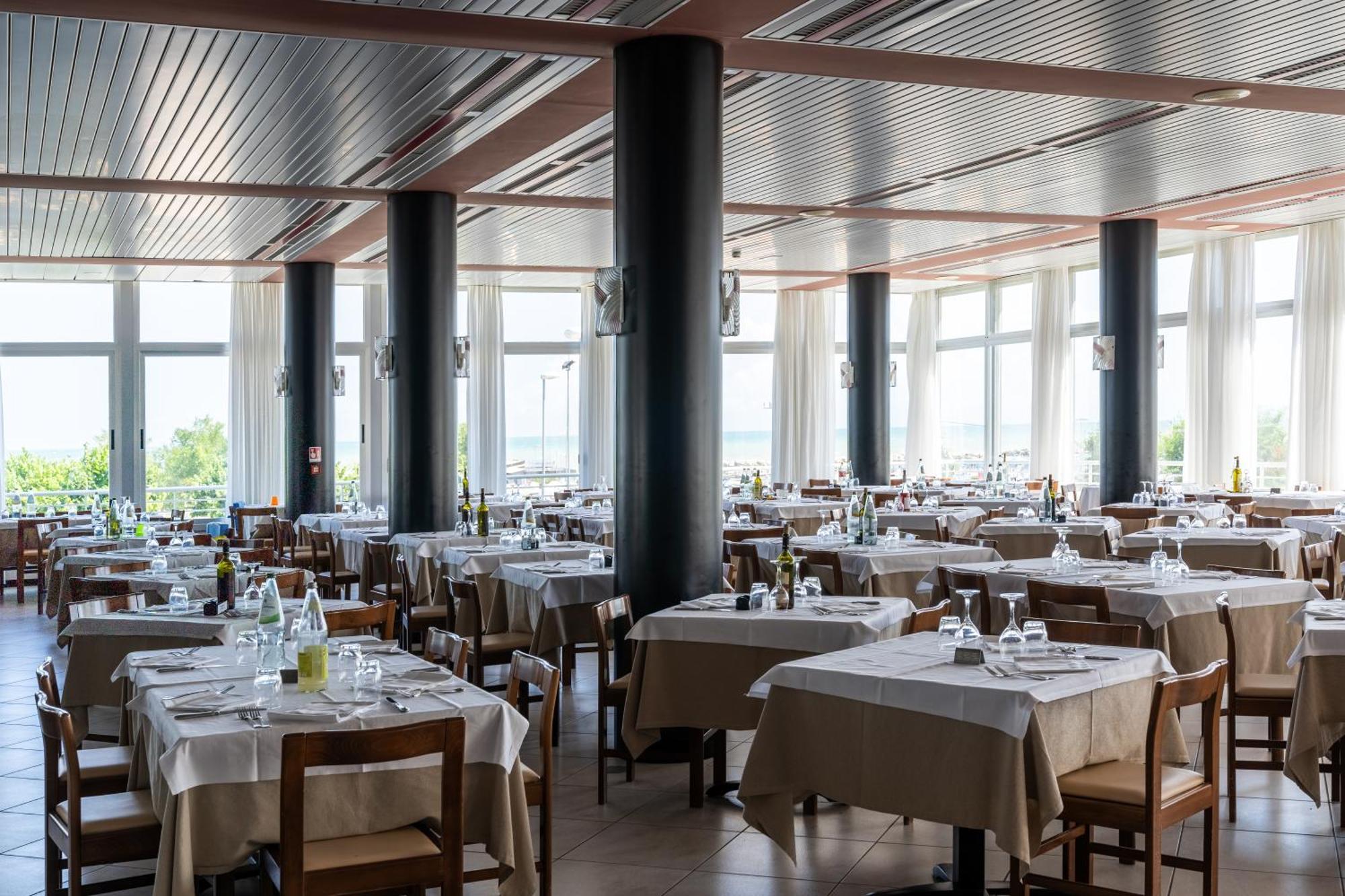 Hotel Cormoran Каттолика Экстерьер фото